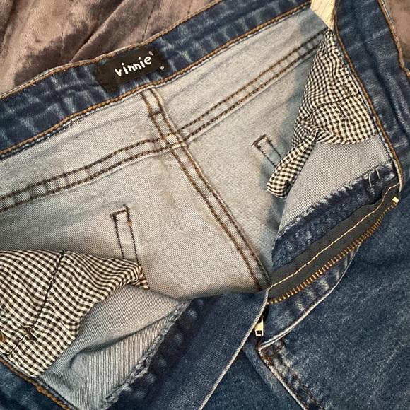 Vinnie vintage hight waisted jean shorts with  distressed endings, side slits. - Picture 9 of 9